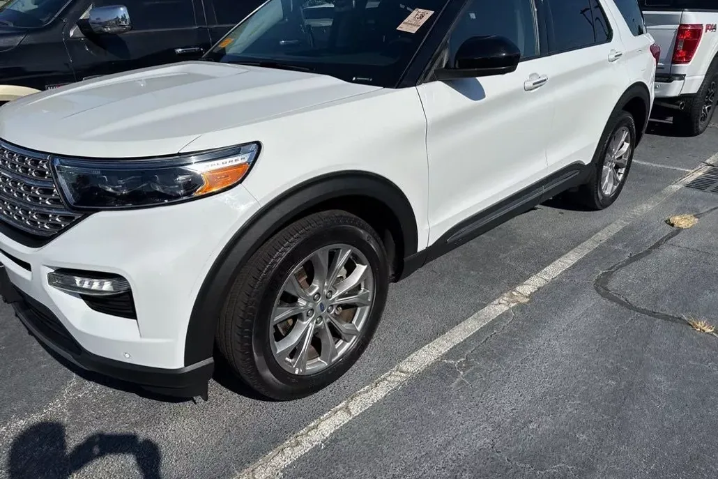 2023 Ford Explorer Limited photo 1