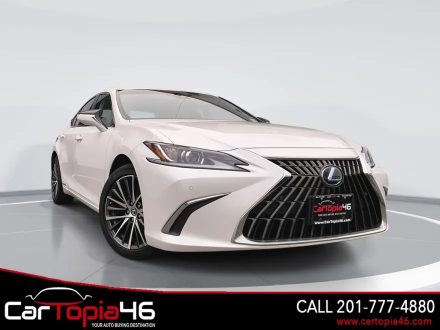 2022 Lexus ES 300h photo 1