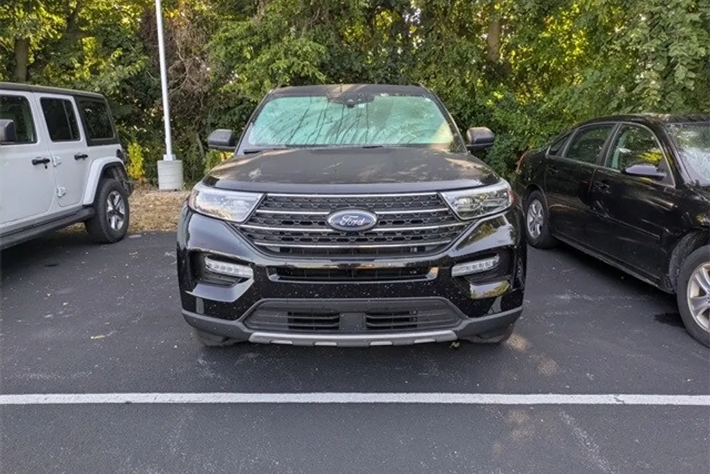 2022 Ford Explorer XLT photo 1