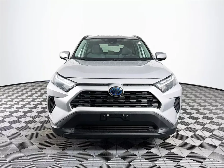 2022 Toyota RAV4 Hybrid XLE photo 1