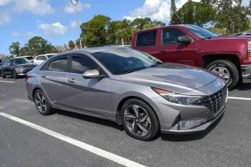 2022 Hyundai Elantra Limited photo 1