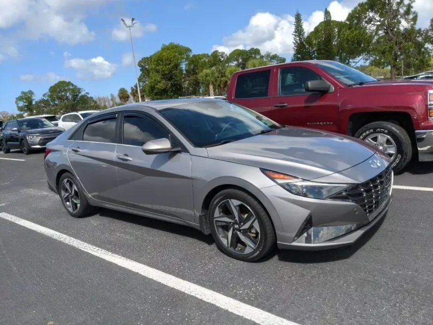 2022 Hyundai Elantra Limited photo 1