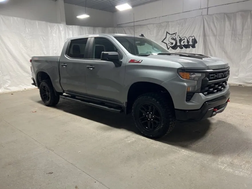 2025 Chevrolet Silverado 1500 Custom Trail Boss photo 1