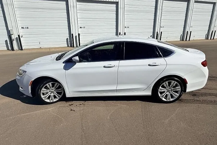 2015 Chrysler 200 Limited photo 1