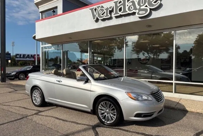 2011 Chrysler 200 Limited photo 1
