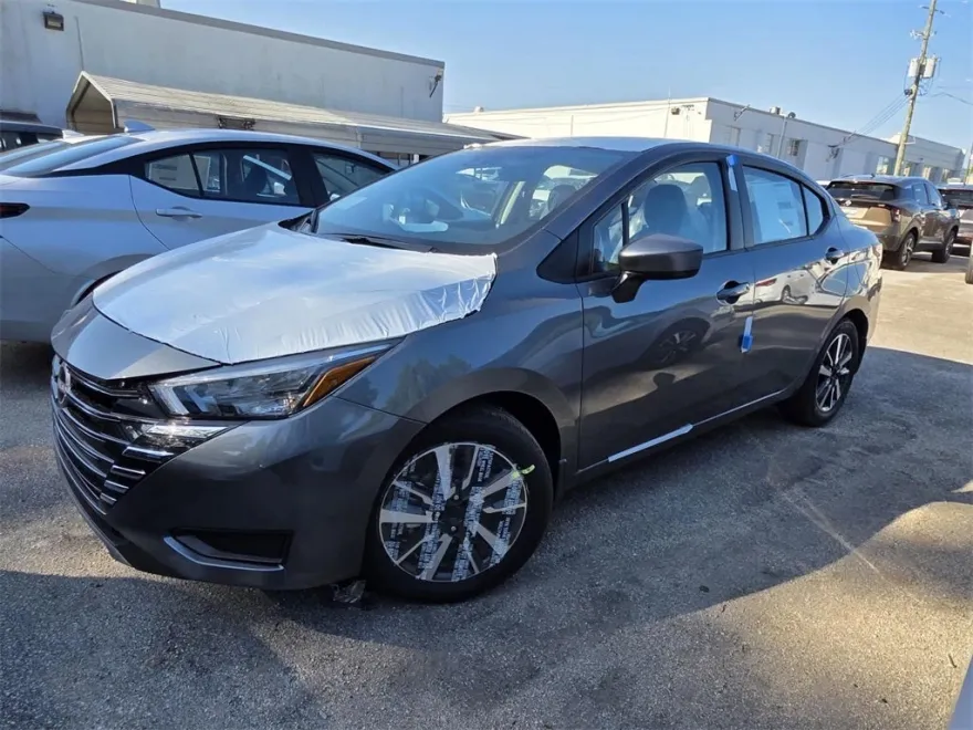 2025 Nissan Versa 1.6 SV photo 1