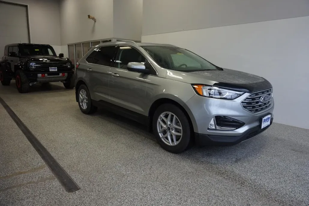 2021 Ford Edge SEL photo 1