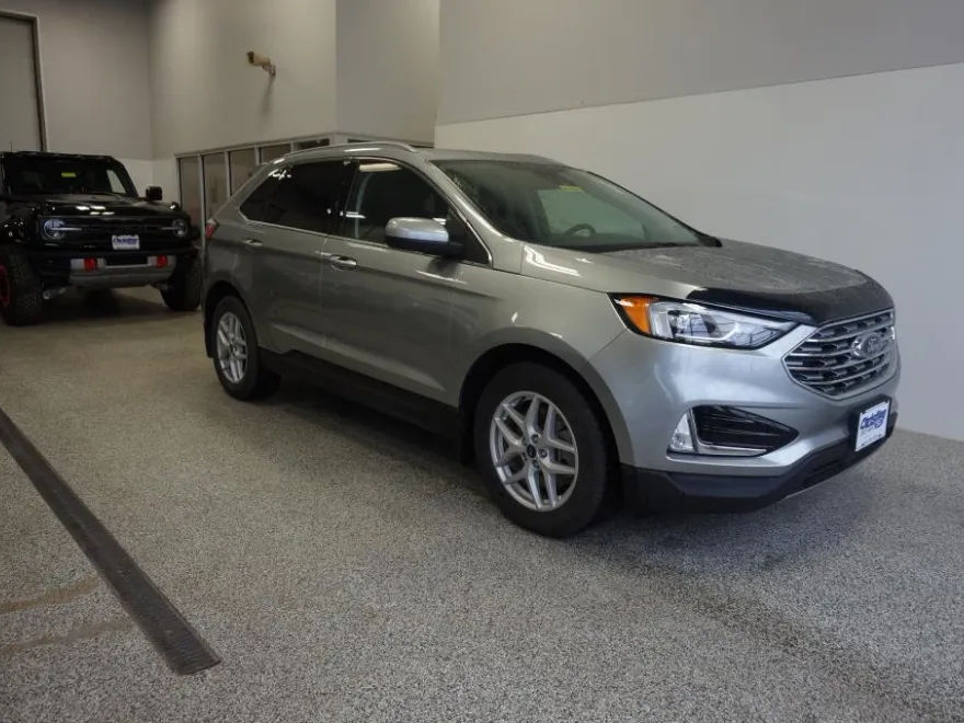 2021 Ford Edge SEL photo 1