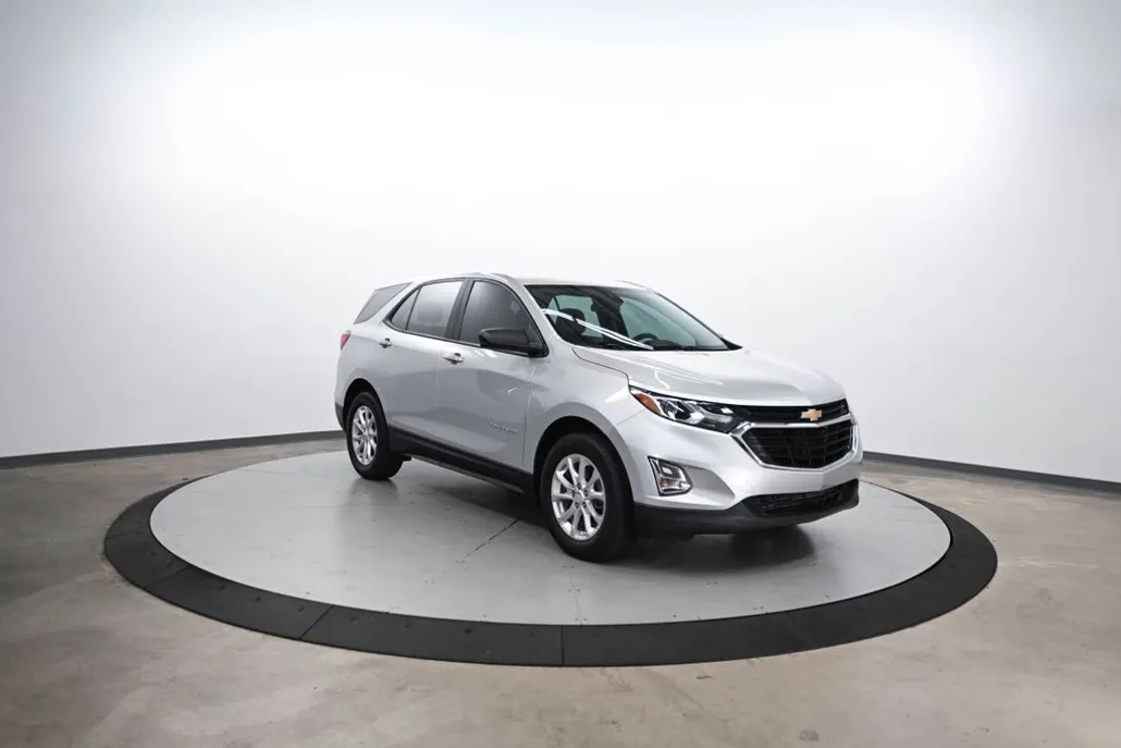 2020 Chevrolet Equinox LS photo 1