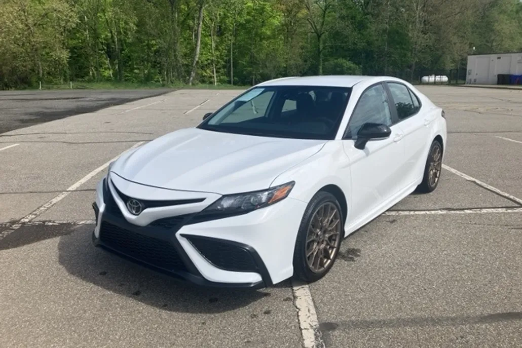 2024 Toyota Camry SE photo 1