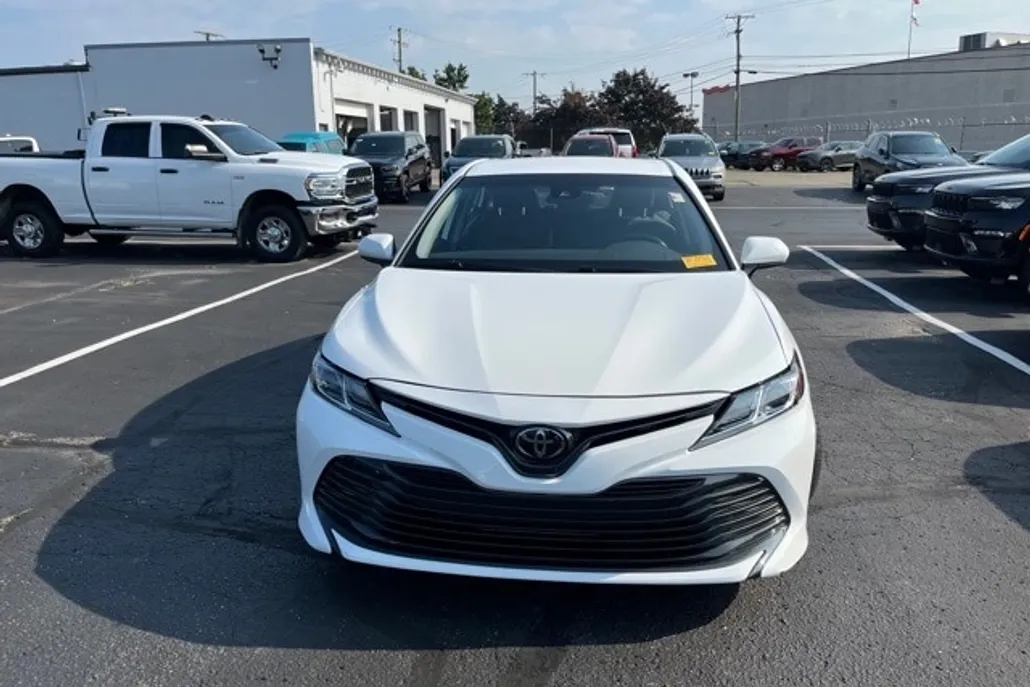 2019 Toyota Camry L photo 1