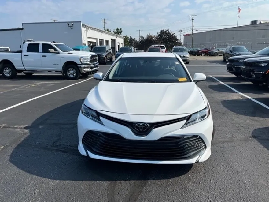 2019 Toyota Camry L photo 1