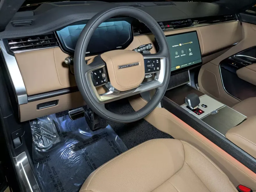 2025 Land Rover Range Rover SE photo 1