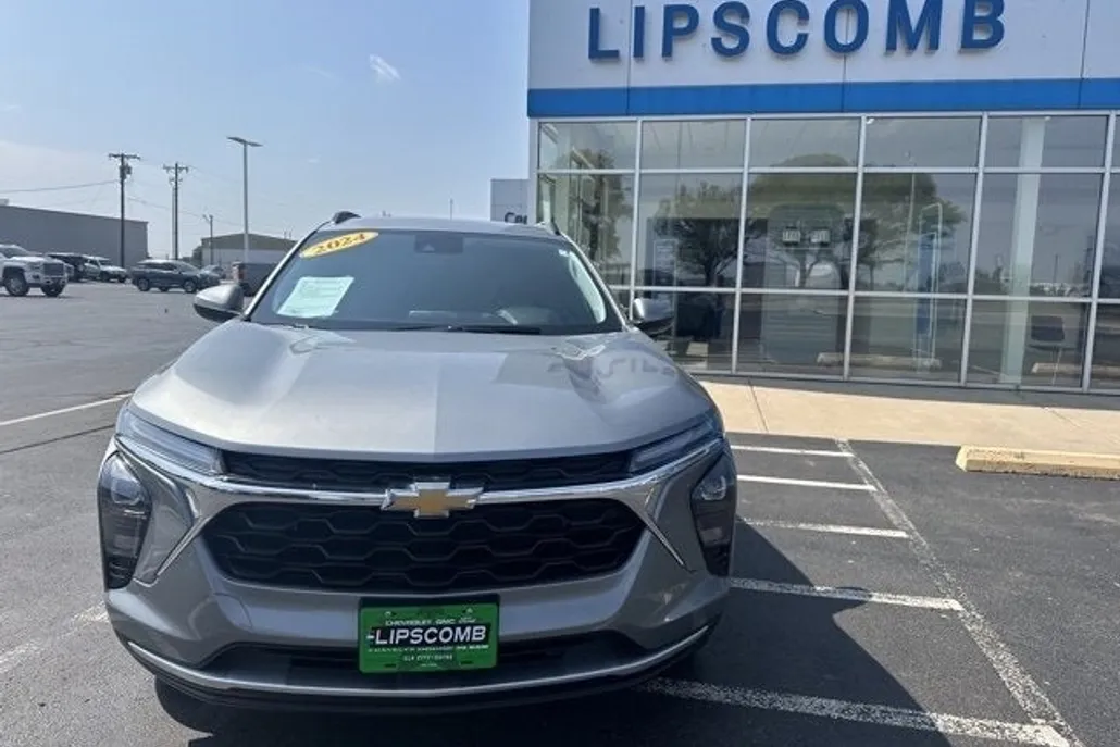 2024 Chevrolet Trax LT photo 1