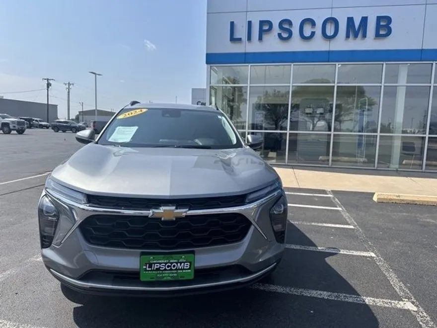 2024 Chevrolet Trax LT photo 1