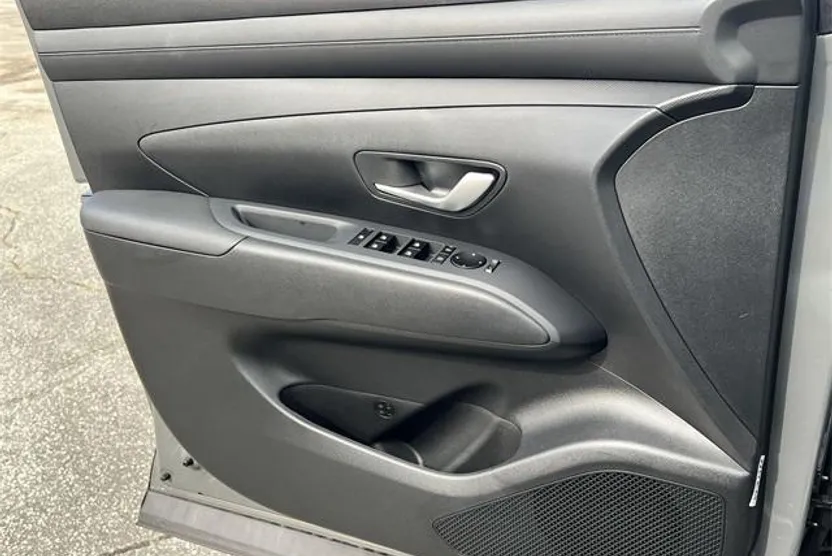2025 Hyundai Santa Cruz SE photo 1