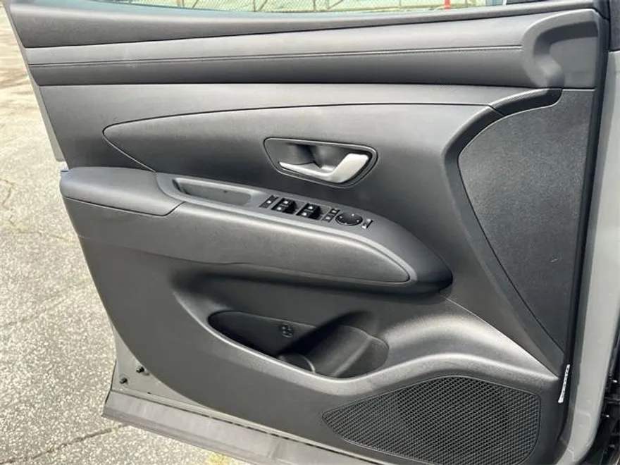 2025 Hyundai Santa Cruz SE photo 1