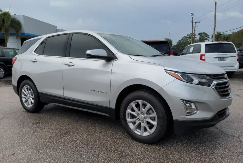 2019 Chevrolet Equinox LT photo 1