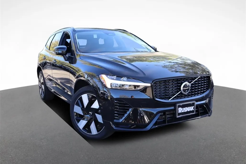 2025 Volvo XC60 Hybrid T8 photo 1