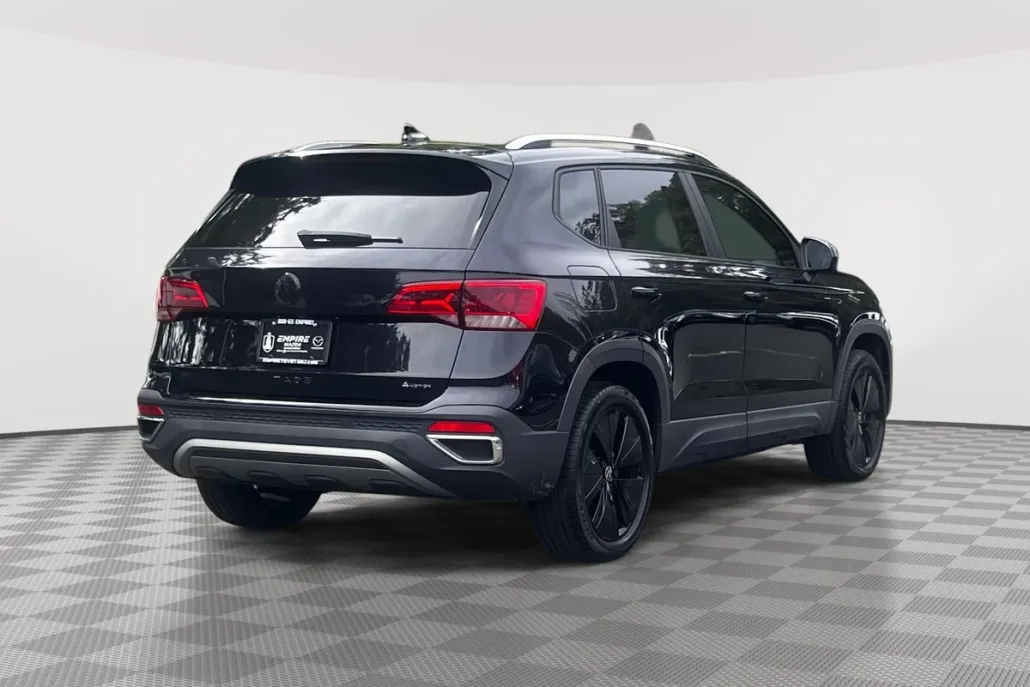 2022 Volkswagen Taos SE photo 1