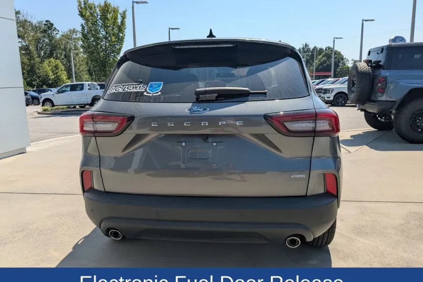 2025 Ford Escape Hybrid ST-Line photo 1