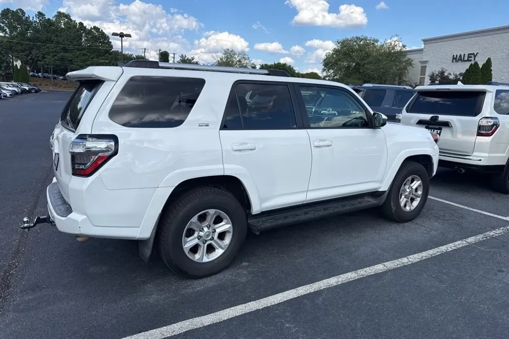 2019 Toyota 4Runner SR5 photo 1
