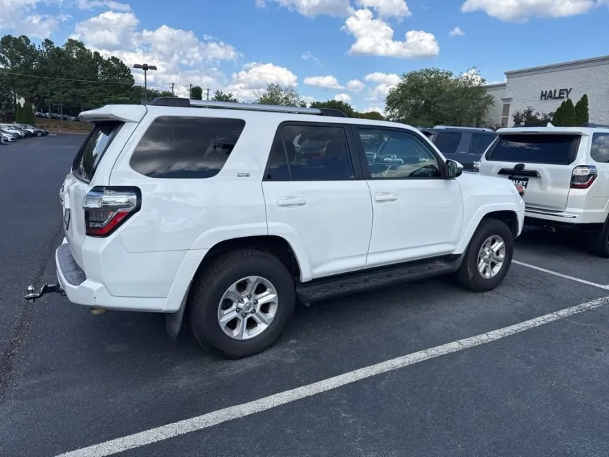 2019 Toyota 4Runner SR5 photo 1