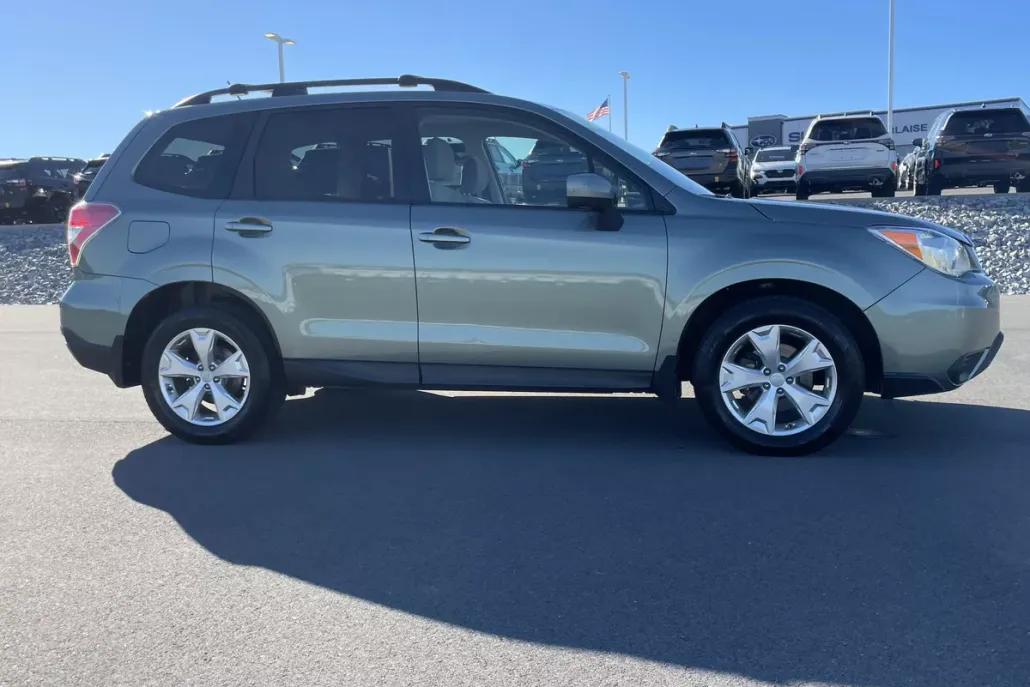2015 Subaru Forester 2.5i Premium photo 1