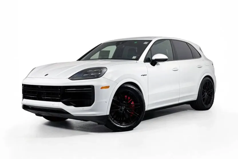 2025 Porsche Cayenne Turbo E-Hybrid photo 1
