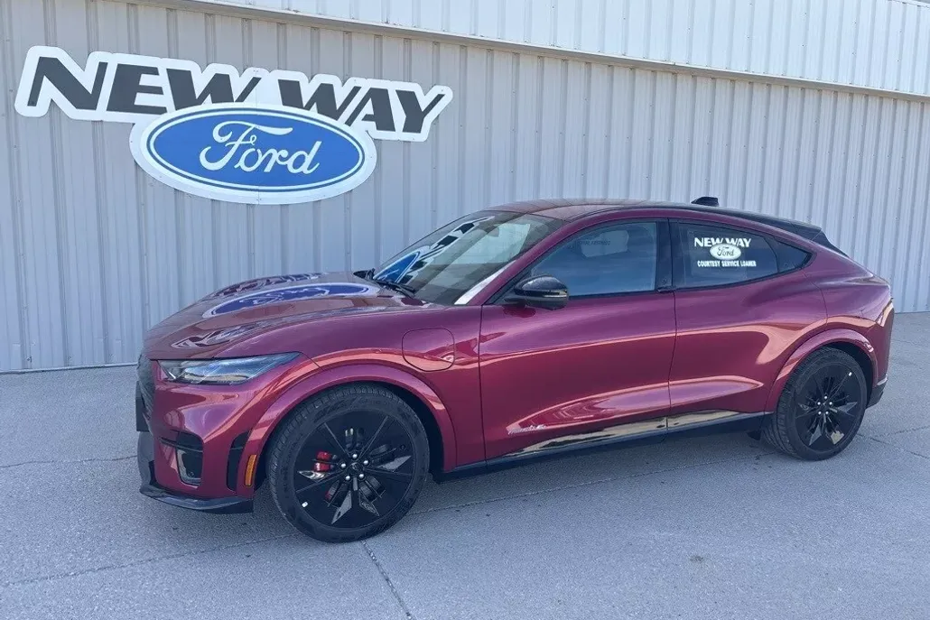 2025 Ford Mustang Mach-E GT photo 1