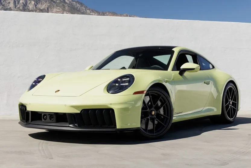 2025 Porsche 911 4 GTS photo 1