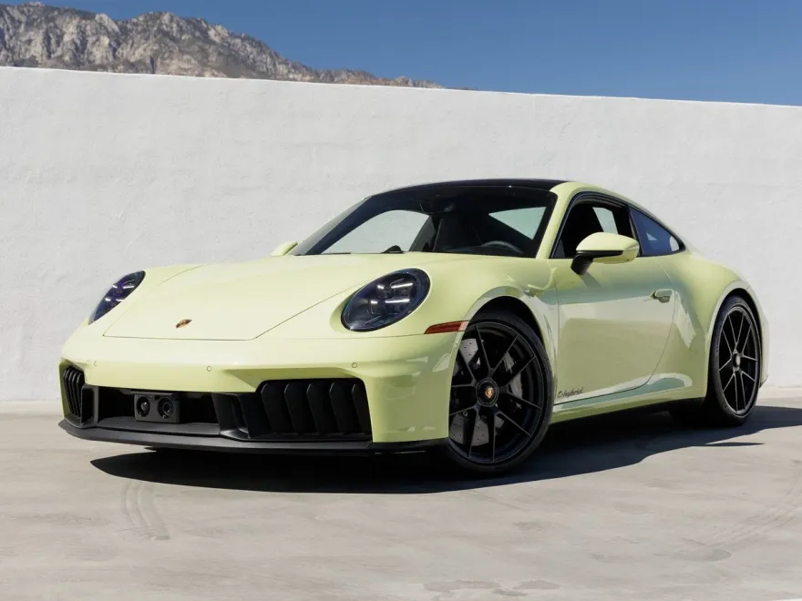 2025 Porsche 911 4 GTS photo 1