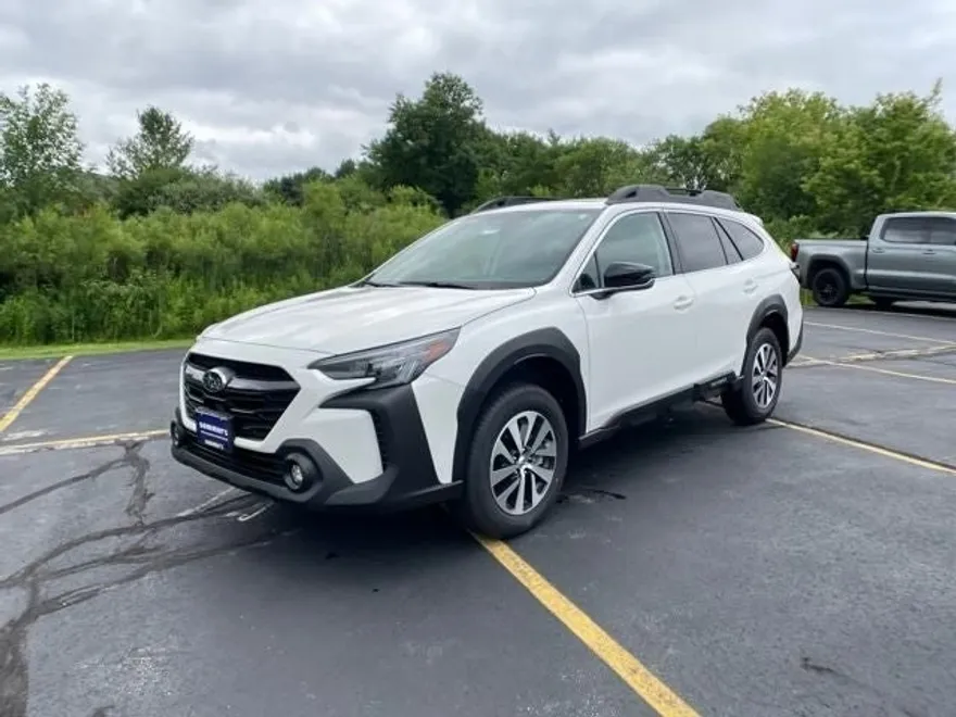 2025 Subaru Outback Premium photo 1