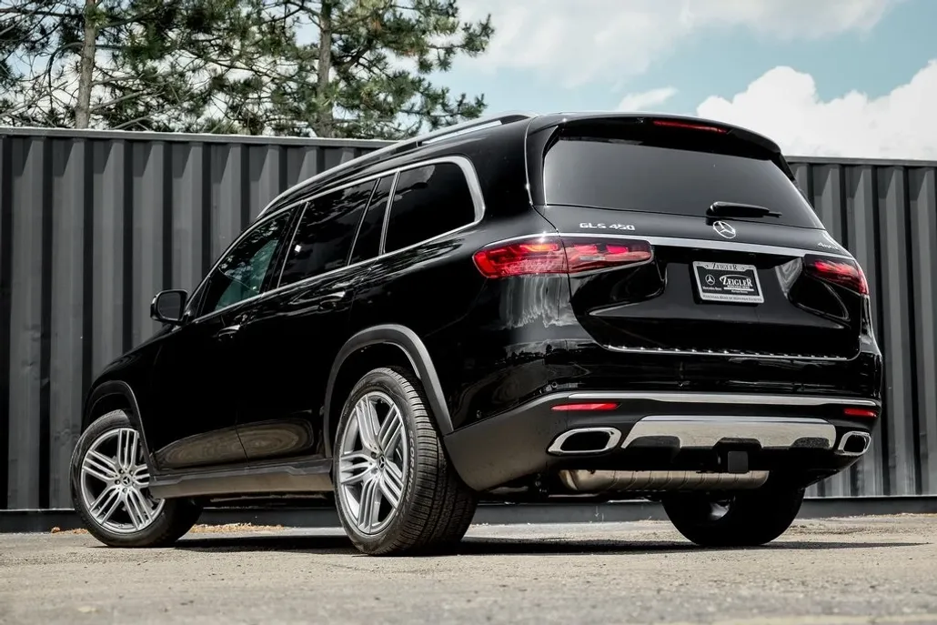 2025 Mercedes Benz GLS 450 4MATIC photo 1