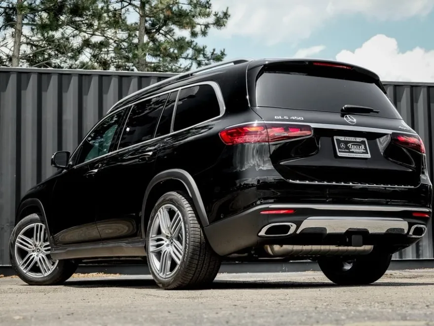 2025 Mercedes Benz GLS 450 4MATIC photo 1