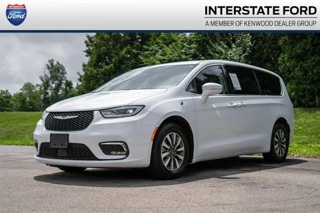 2022 Chrysler Pacifica Hybrid Touring L photo 1