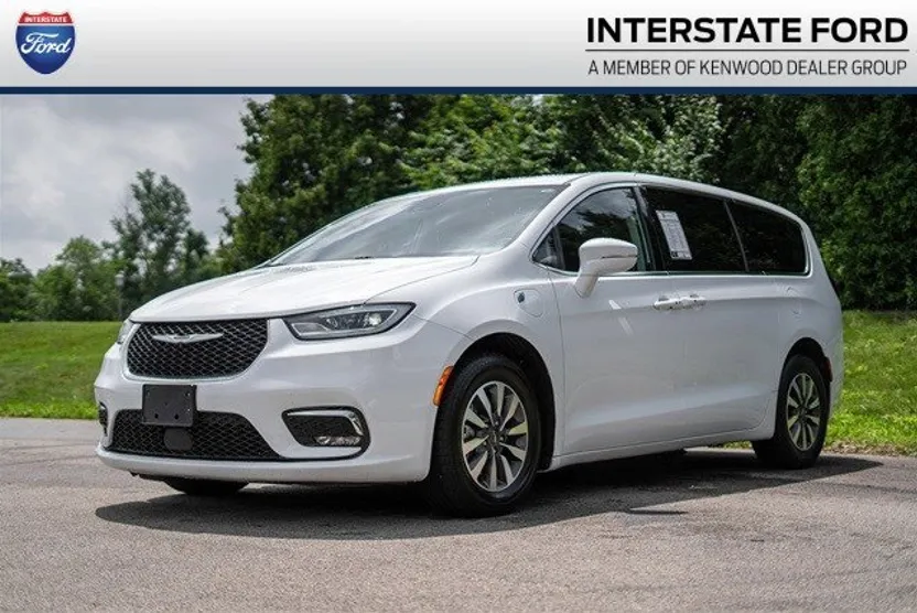 2022 Chrysler Pacifica Hybrid Touring L photo 1