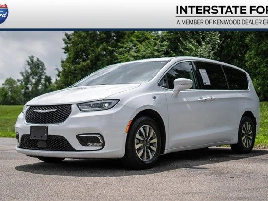 2022 Chrysler Pacifica Hybrid Touring L photo 1