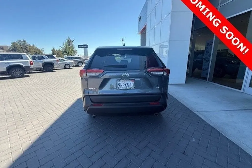 2024 Toyota RAV4 LE photo 1