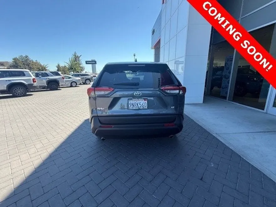 2024 Toyota RAV4 LE photo 1