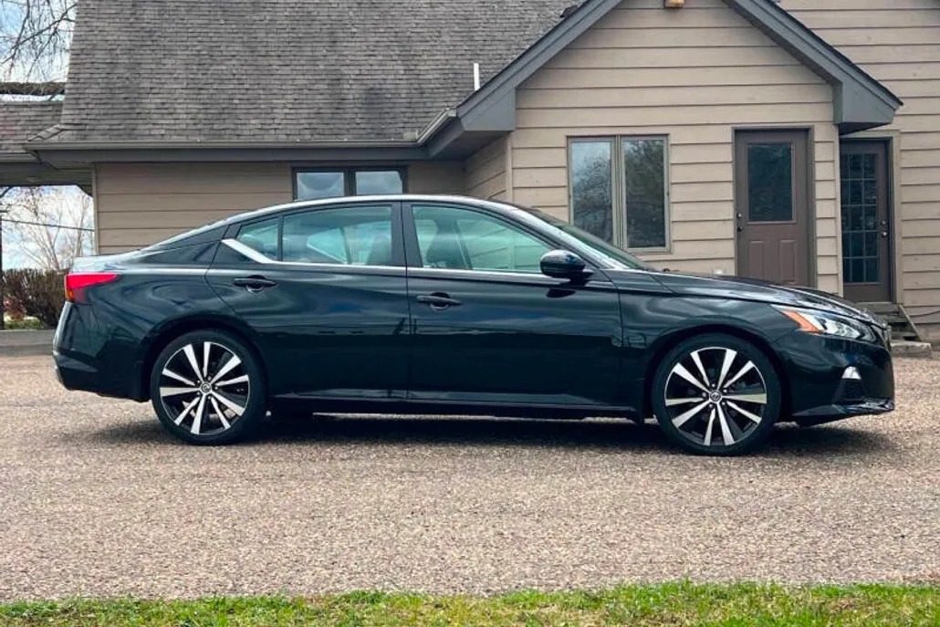 2020 Nissan Altima 2.5 SR photo 1