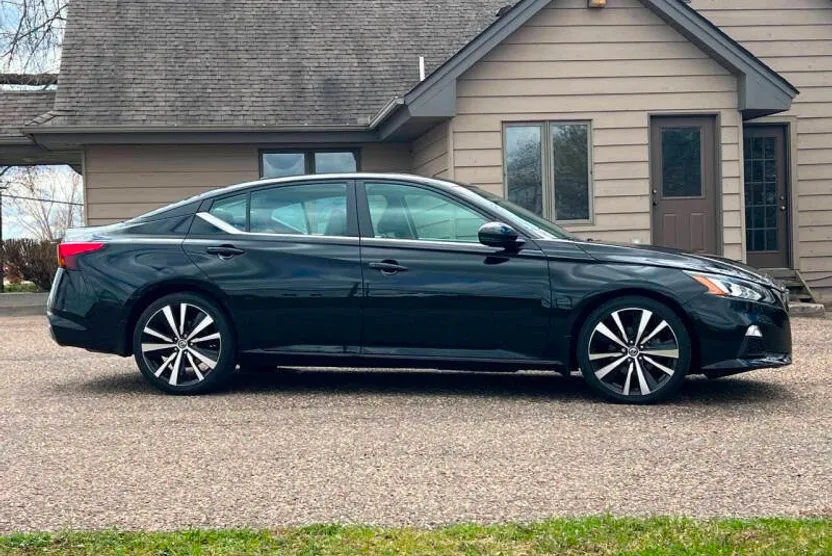 2020 Nissan Altima 2.5 SR photo 1