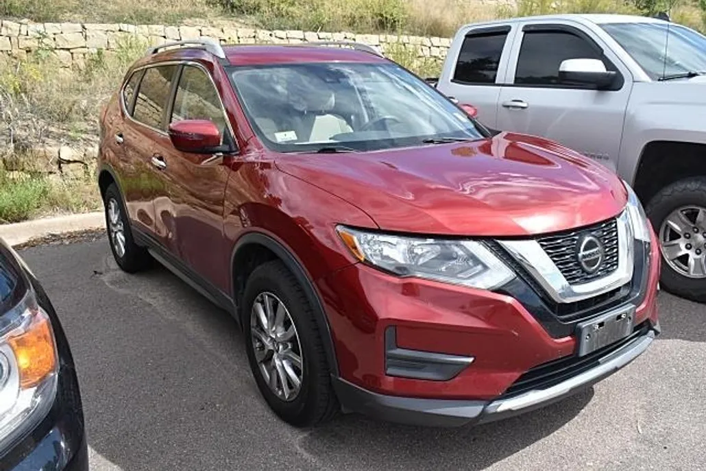 2019 Nissan Rogue SV photo 1