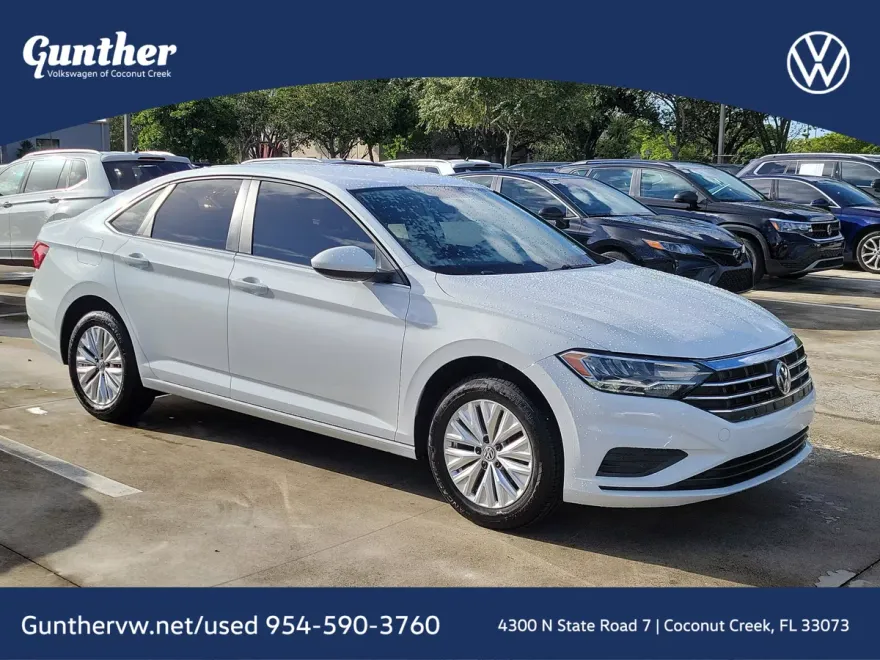 2020 Volkswagen Jetta SE R-Line photo 1