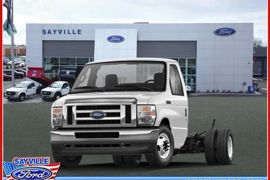 2025 Ford E-450 photo 1