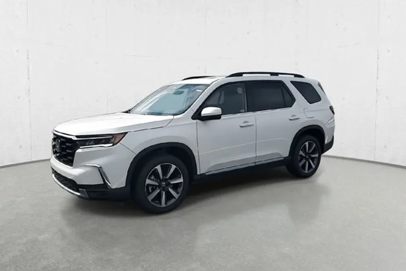 2025 Honda Pilot Touring photo 1