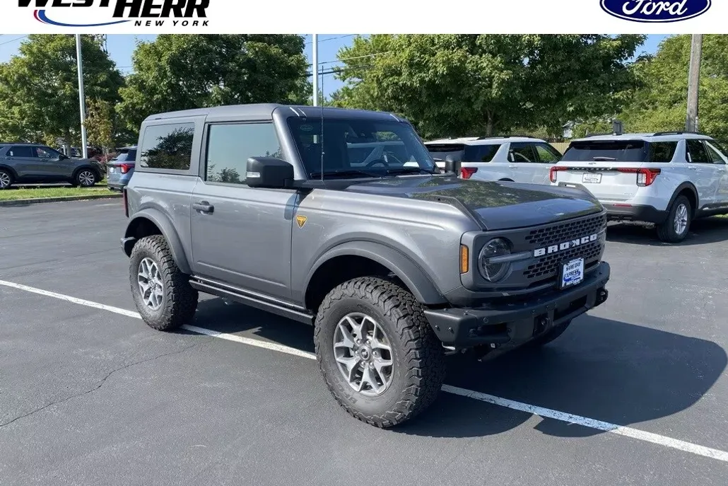 2024 Ford Bronco Badlands photo 1