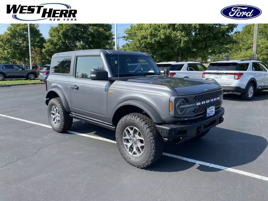 2024 Ford Bronco Badlands photo 1