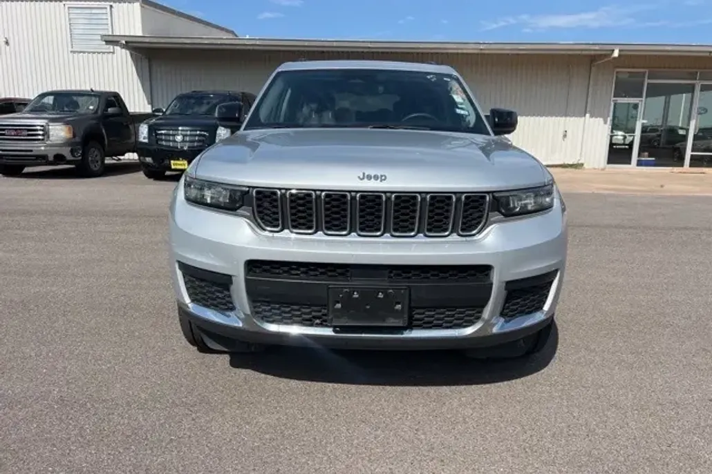 2023 Jeep Grand Cherokee Laredo photo 1