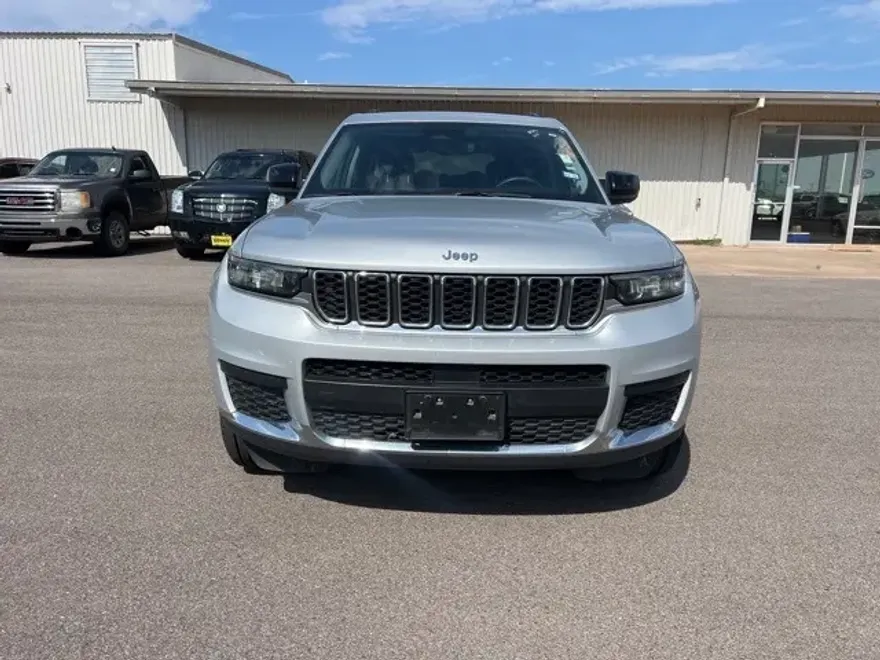 2023 Jeep Grand Cherokee Laredo photo 1